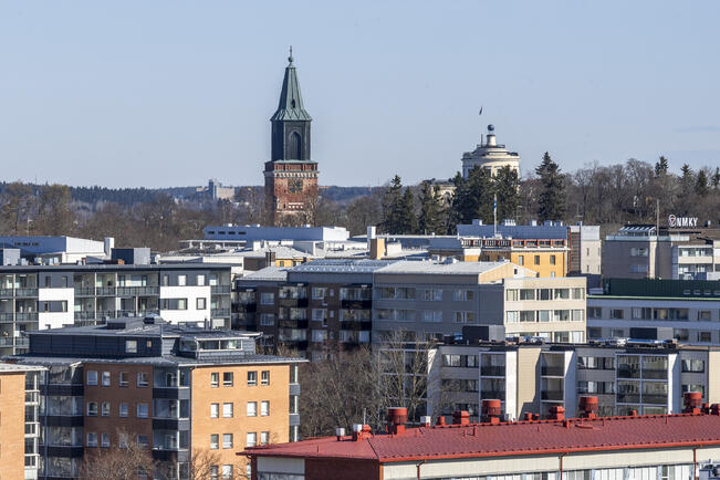 Rakennusten sisätilojen ylikuumeneminen voi aiheuttaa vakavia terveysriskejä erityisesti ikäihmisille, sairaille, lapsille ja lemmikeille.