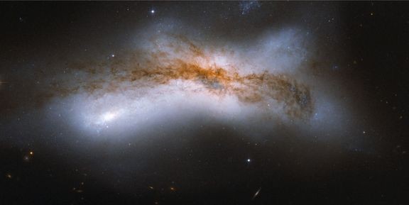 Vallitsevän käsityksen mukaan kotigalaksimme törmäisi naapurigalaksiin 5 miljardin vuoden kuluessa.  
