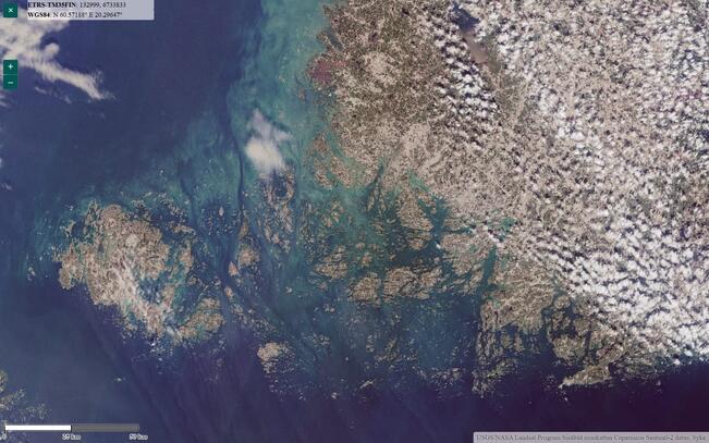 Mikrolevien kevätkukinta levisi suureen osaan Saaristomerta huhtikuussa .