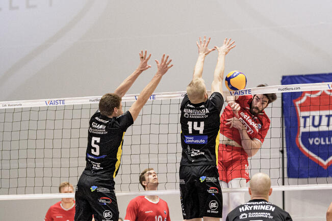 Thomas Carmody jatkaa Tuto Volleyssa.