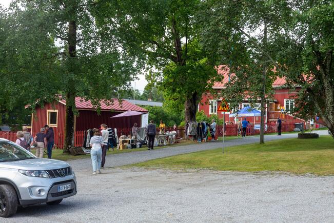 Nauvossa ja Korppoossa on yli sata kirpputorimyyjää tarjoamassa löytöjä.