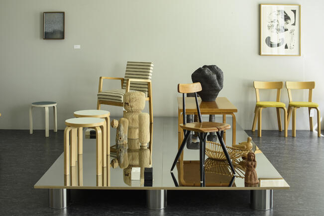 Ryhmänäyttely Aika ja Kauneus esittelee Artek 2nd Cyclen muotoiluklassikoita.