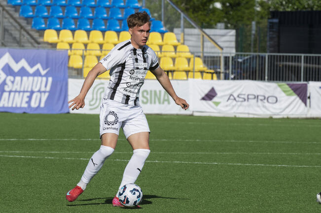 Aapo Boströmin johtama TPS:n keskikenttä jäi PK-35 jyrän alle. 