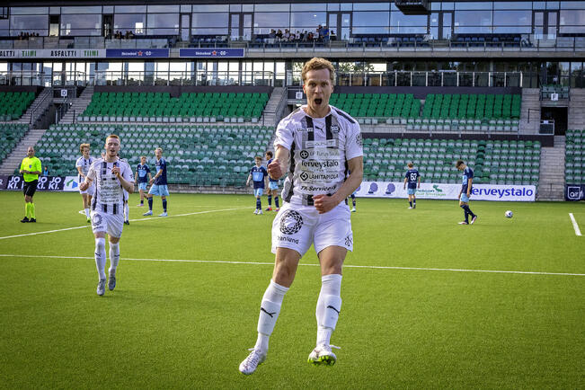 TPS:llä kulkee kentällä. Mahdollinen Veikkausliigaan nousu tarkoittaisi haasteita toimistolle.