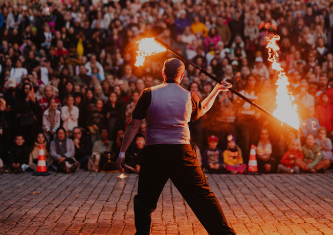 Markus Nivalan Chaleur-tulishow nähdään pimeän ajan ohjelmana kahdesti.