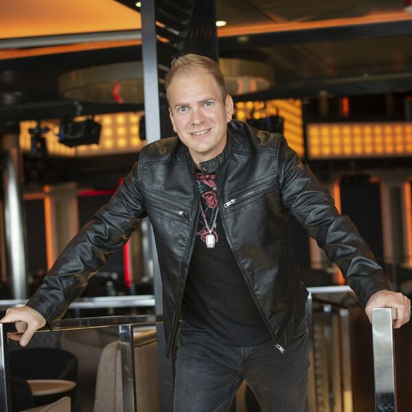 Mikko Mäkeläinen on yksi Freesi Festin iskelmätorstain esiintyjistä.

