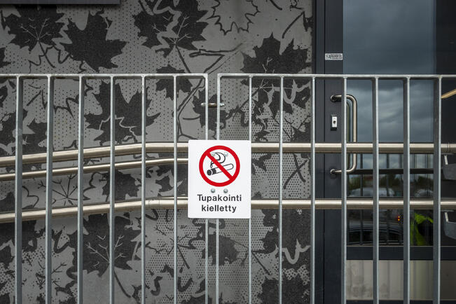 Kiinteistöliitto vaatii tupakointikieltoa suoraan lakiin.