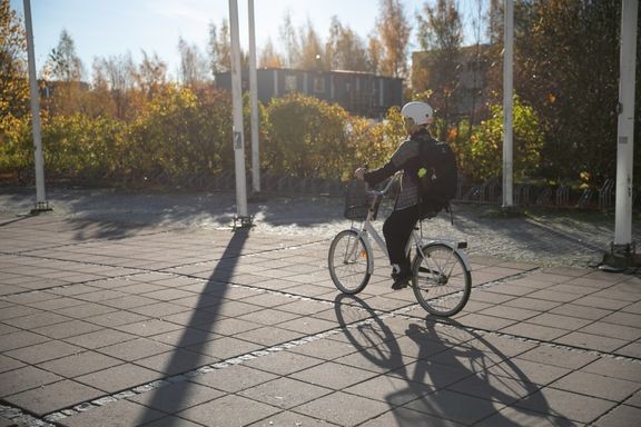 Et&#228;ty&#246;ss&#228; kertyy enemm&#228;n paikallaanoloa kuin ty&#246;paikalla tehdyss&#228; toimisto- tai manuaality&#246;ss&#228;.