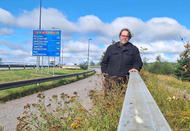 Pahaniemen silta on Mika Lietzénin uuden sarjakuva-albumin keskeisiä paikkoja, vaikka tarinassa lenkkeilläänkin eri puolilla Turkua.