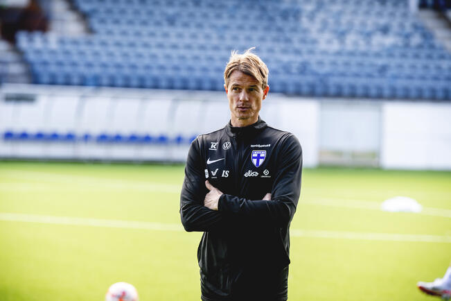 Mika Lehkosuon valmentamat pikkuhuuhkajat aloittivat EM-paikan metsästyksen odotetulla voitolla.