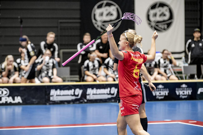 TPS:n ja FBC Loiston keskinäisestä taistosta on lupa odottaa entistä tasaisempaa. Kauden ensimmäistä derbyä joudutaan odottamaan lokakuun alkuun.