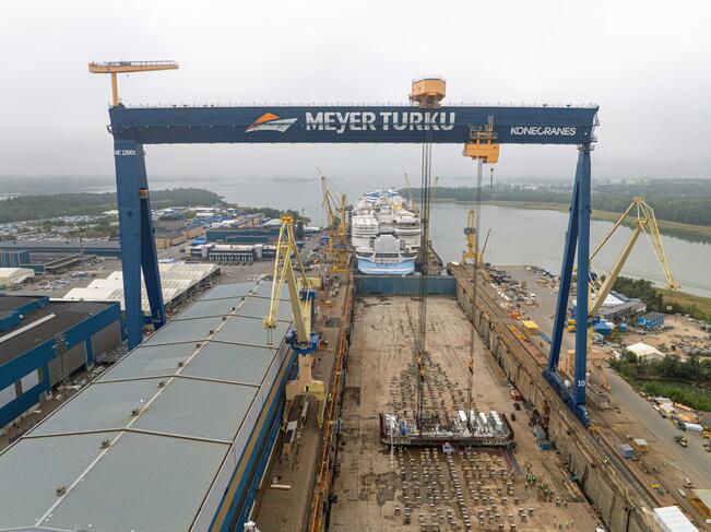 Icon 4 -aluksen köli laskettiin maanantaina Pernossa.