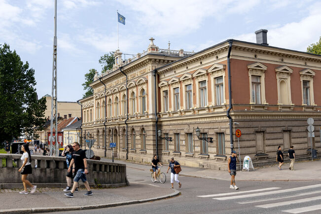 Tilikauden alijäämäksi ennustetaan 11,6 miljoonaa euroa.