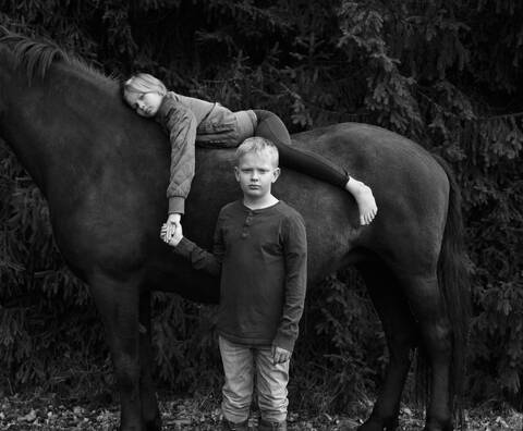 Nelli Palomäki: Myrsky & Kukka (2017). Pigmenttivedos.