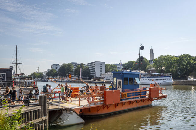 Föri hintaan Pansioon huoltoon.
