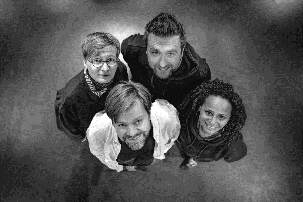 Annukka Pyk&#228;l&#228;inen (lavastus, vas.), Janne Pellinen (ohjaus, dramatisointi), Jani Orbinski (&#228;&#228;nisuunnittelu) ja Amita Kilumanga (pukusuunnittelu). 