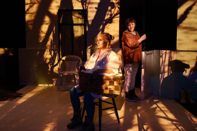 Nelly Kärkkäinen ja Gitta Oksanen.