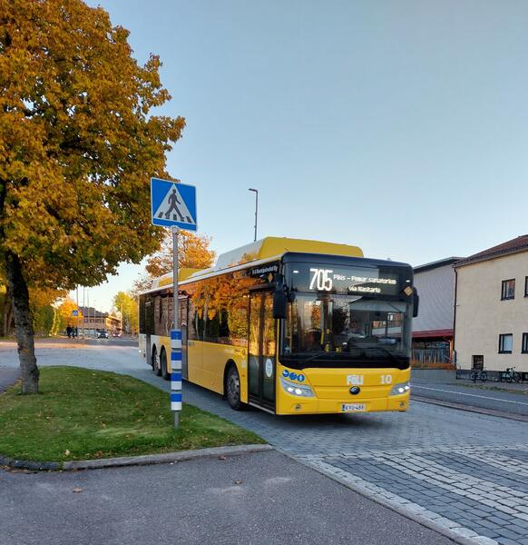 Fölin bussi Paimion keskustassa.