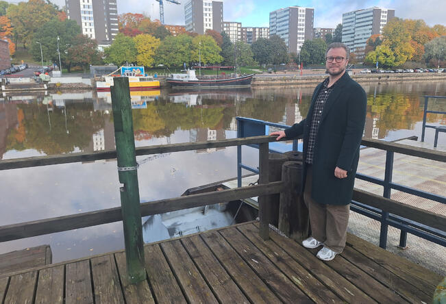 Föri on Riku Lehtopolulle tärkeä kulkuväline ja rauhoittumisen paikka. Jutunteon aikaan Föri oli poissa käytöstä huoltotöiden vuoksi. 