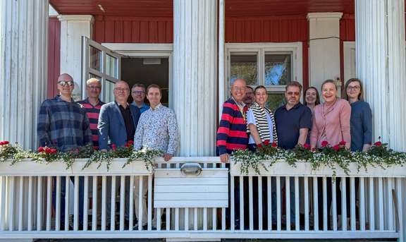 Mikko Inkinen (vas.), Jari Forsström, Ari Hakkarainen, Joni Mäkelä, Mika Teikari, Timo Veromaa, Matti Vehniäinen, Emilia Miettinen, Sami Miettinen, Miina Kalso, Henriikka Halinen ja Justyna Ulanska-Poutanen.