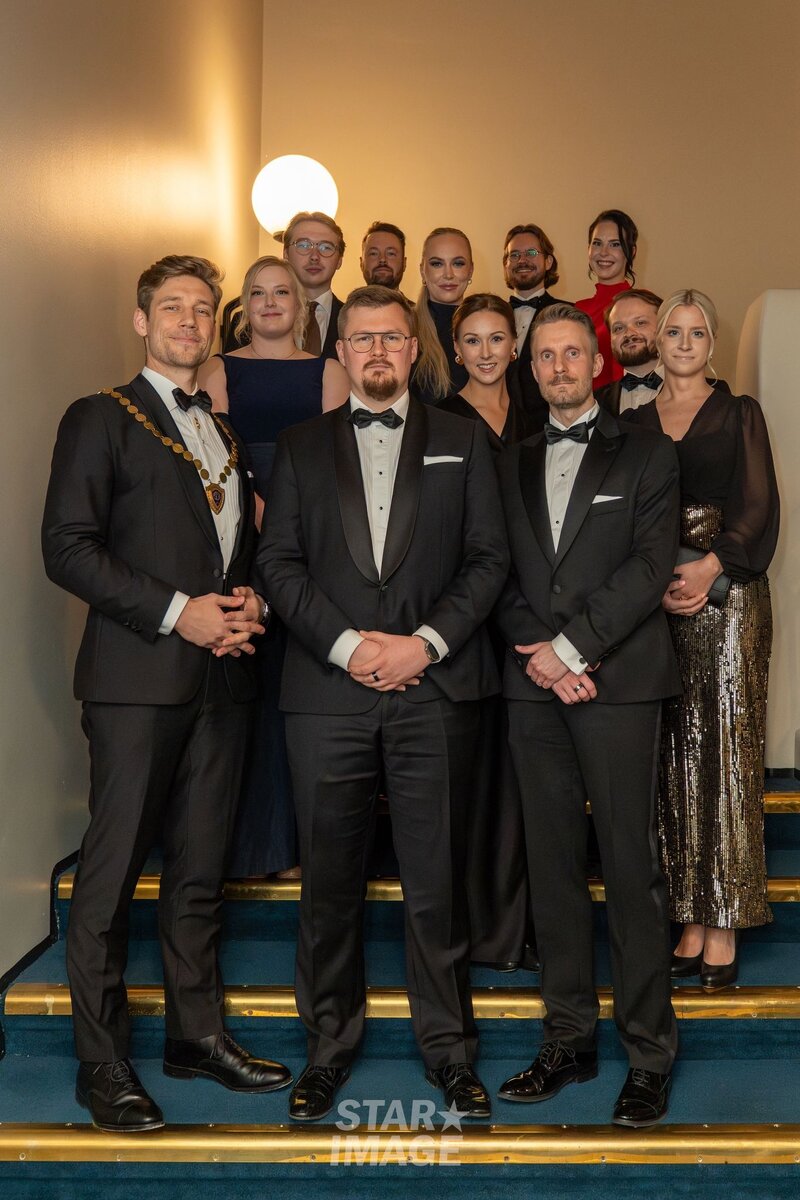 Julius Håkans (ylh. vas.), Marko Suominen, Eveliina Salminen, Niko Vuorinen ja Iina Puisto, Kia Kilpinen (kesk. vas.) , Alma Kuvaja, Teemu Vesiluoma ja Henna Pursiheimo sekä Niko Hiltunen (ed. vas.), Samuli Tähtinen ja Petteri Ahokoski.