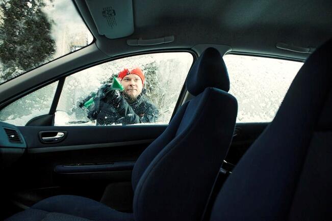 Autosta on nähtävä ulos kaikkiin suuntiin.
