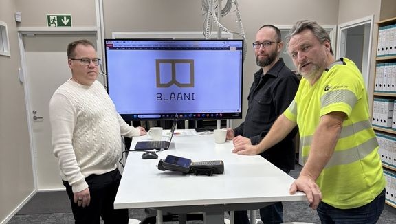 Toimitusjohtaja Antti Torppa, suunnittelupäällikkö Jarno Rajakallio ja Geotiimi Oy:n Jussi Salminen.