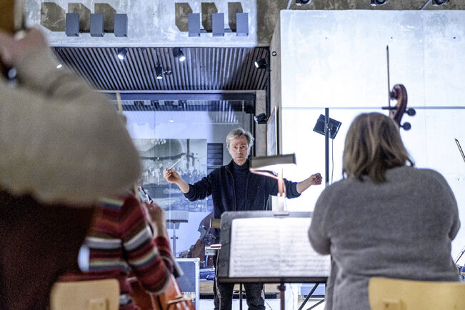 Sauli Huhtala on vuodesta 1991 lähtien toiminut orkesterin johtajana.