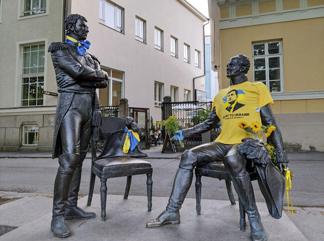 Mielenilmaus järjestetään Tapaaminen Turussa 1812 -teoksen luona.