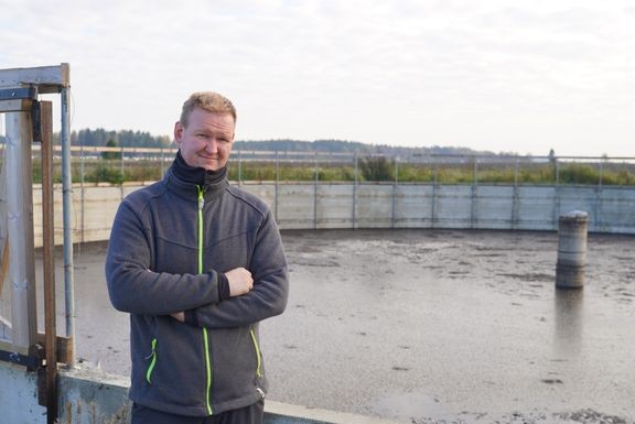 Taneli Takatalo viljelee Pöytyällä ja Marttilassa ohraa, vehnää, rypsiä, rapsia ja härkäpapua. Satotaso on kasvanut selkeästi sen jälkeen, kun hän siirtyi apulannasta mädätejäännökseen, jota hän varastoi omalla tilallaan lietealtaissa.