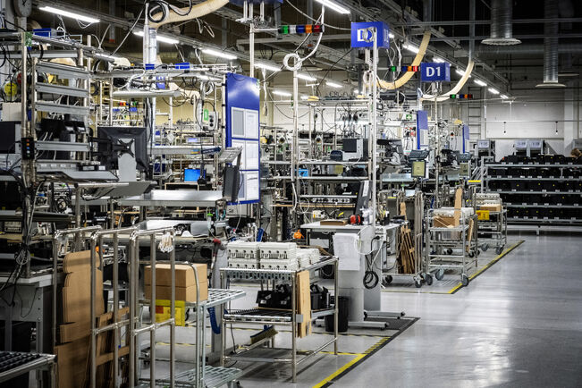 Teollisuuden tilaukset ovat olleet kasvussa. Kuva on Telesten tehtaalta vuodelta 2022.