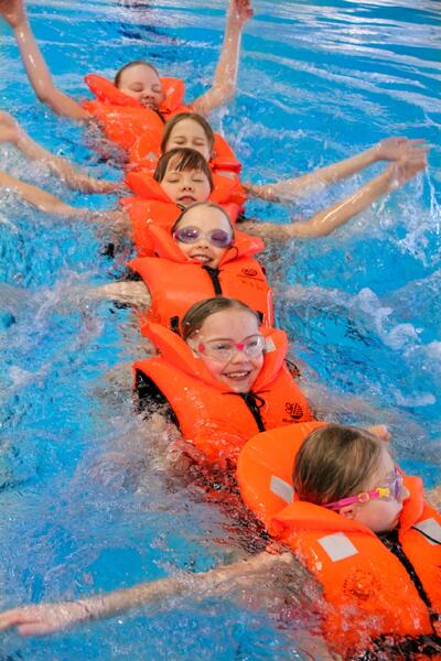 Vesisankarit-tapahtumia on järjestetty ympäri Suomen uimahalleilla ja uimarannoilla jo yli 500.