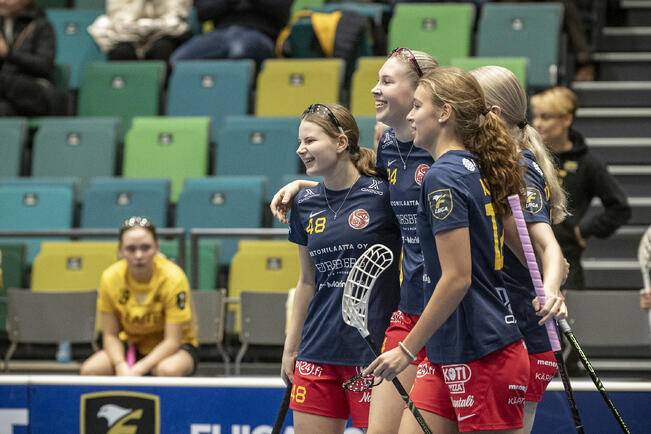 Viime vuosina FBC Turun urheilullinen keihäänkärki on ollut naisten F-liigassa pelaava FBC Loisto, jonka paras saavutus on pronssimitali keväältä 2024.