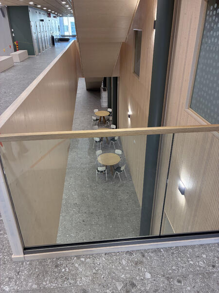 Paikoin tunnelma on jopa kauppakeskusmainen.