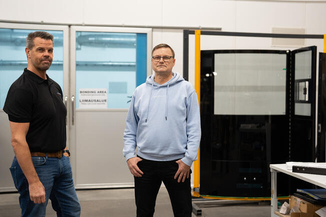 Yhteenliittymällä rakennetaan kykyä vastata suuriin tilauskokonaisuuksiin, kertovat TriDeckin toimitusjohtaja Kari Rouvali (vas.) ja myynnistä vastaava Markus Helminen. 