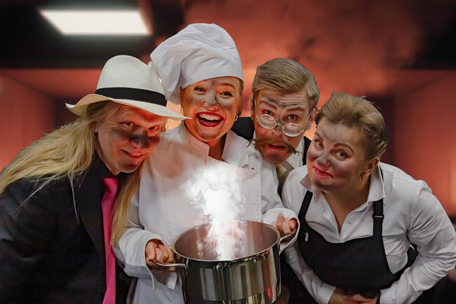 Kari Mäkiranta (vas.), Maria Rantalankila, Hannu Rantala ja Nuppu Ervasti tarjoilevat illallisen farssin kaikilla mausteilla.