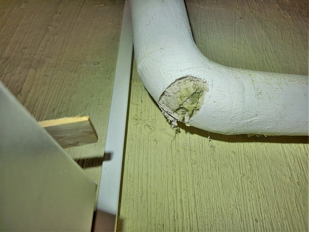 Asbestia putkieristeessä.

