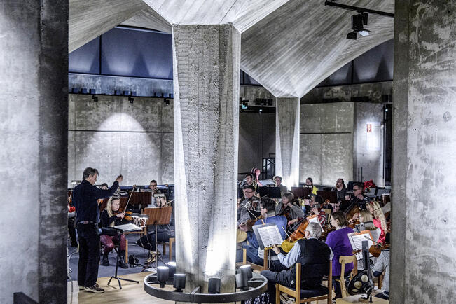 Akademiska Orkestern esiintyy Turun tuomiokirkossa.
