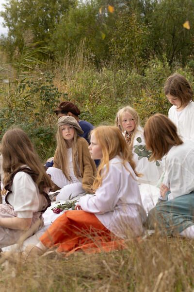 1970-luvulla ilmestynyt Astrid Lindgrenin lastenkirja Veljeni Leijonamieli on nähty monta kertaa teatterin lavalla. Ensi helmikuussa näytelmää esitetään Hirvensalon Nuorisoteatterin versiona Syvälahden monitoimitalolla.