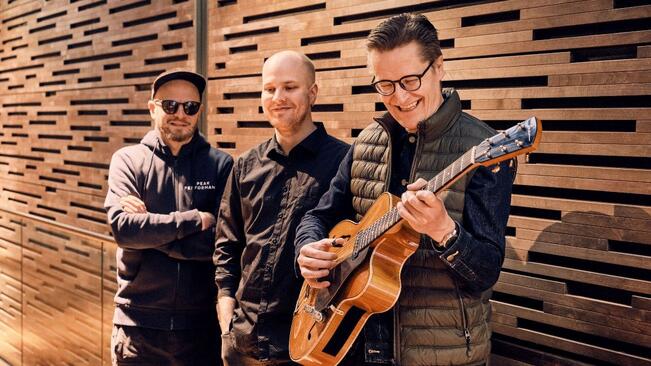 Teemu Viinikainen Trio esiintyy Bar Ö:ssä perjantaina 5. joulukuuta. 