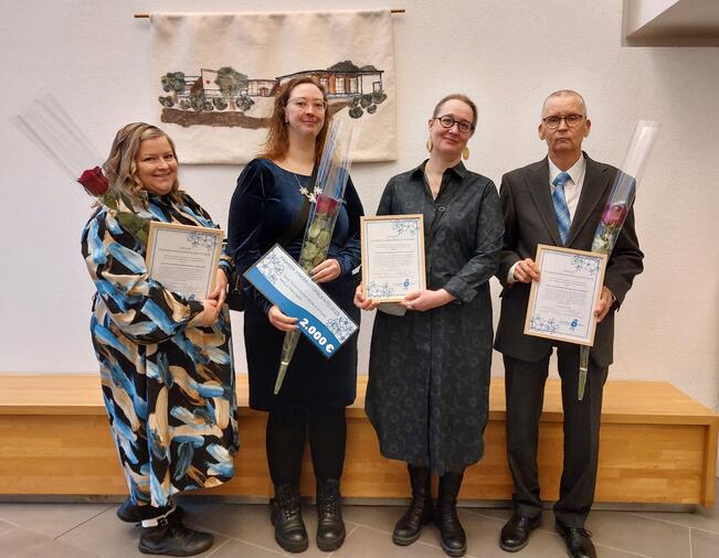 Paimion ympäristöpalkinnon vastaanottajat Jutta Mutila, Anne-Mari Auer, Sari Välimaa ja Pekka Salmi.