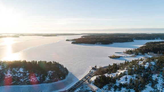 Palkinnolla halutaan lis&#228;t&#228; tietoisuutta siit&#228;, miten paikallisilla ratkaisuilla voidaan vaikuttaa ymp&#228;rist&#246;n tilaan. 
