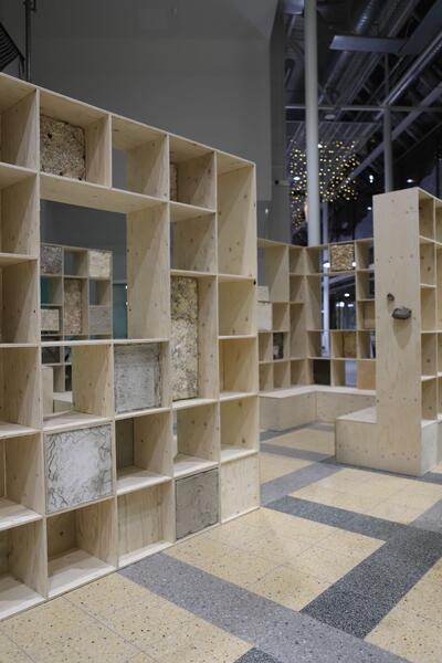 Kudos - Materiaalisten suhteiden kirjasto on moniaistinen arkkitehtuuri-installaatio.