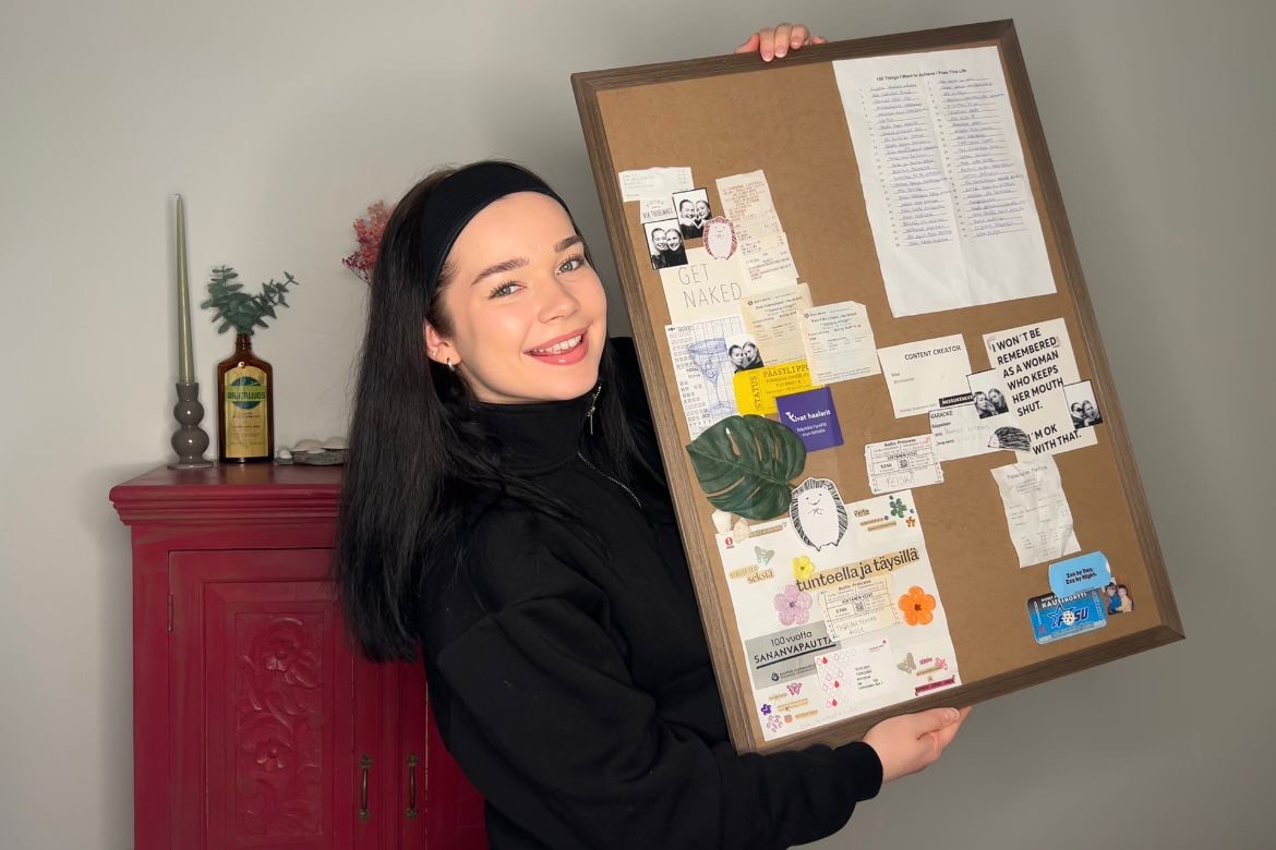 Viivi Virtanen pitää trash boardia kauniina sisustuselementtinä.