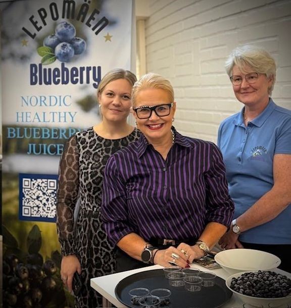 Erikoistutkija Ella Koivuniemi (vas.), profektitutkija Minna Storm ja toimitusjohtaja Hannele Mäntyjärvi.