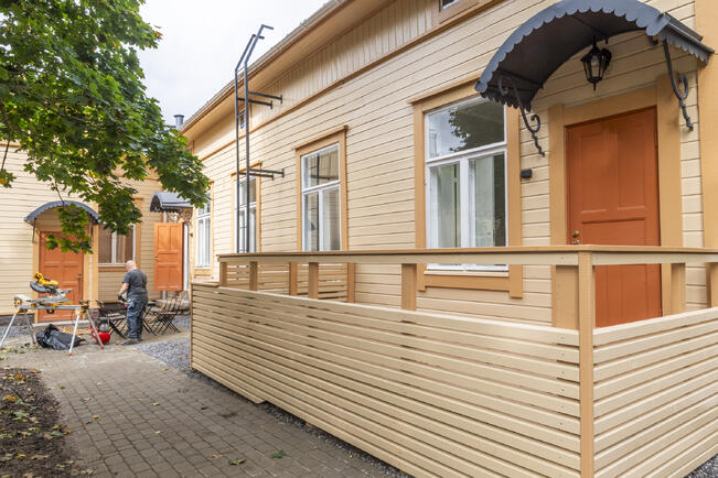 Asuntojen hintojen ennakoidaan nousevan ensi vuonna kaksi prosenttia ja vuonna 2027 kolme prosenttia.  