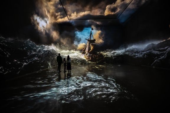 Rembrandtin kuuluisa mestariteos modernille yleisölle tulkittuna, aaltojen pauhun säestämänä.