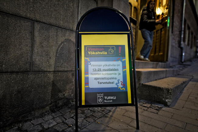 Yökahvila on suunnattu 13–28-vuotiaille perjantaisin ja lauantaisin kello 20–01. 