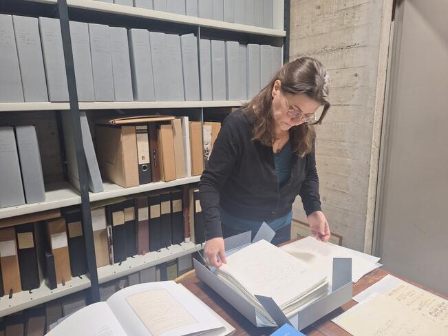 Sanna Linjama-Mannermaa esittelee Sibelius-museon laajentunutta Sibelius-kokoelmaa.