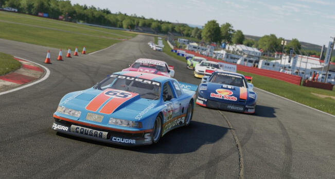 Project Motor Racingissa on ulkoisesti komeita autoja, mutta ajettavuus vie peli-intoa.